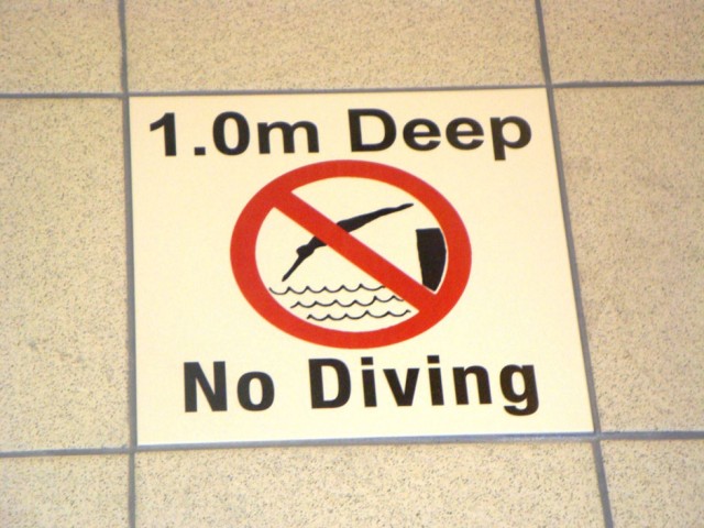 The Venue Swimming Pool, Borehamwood, No Diving Sign